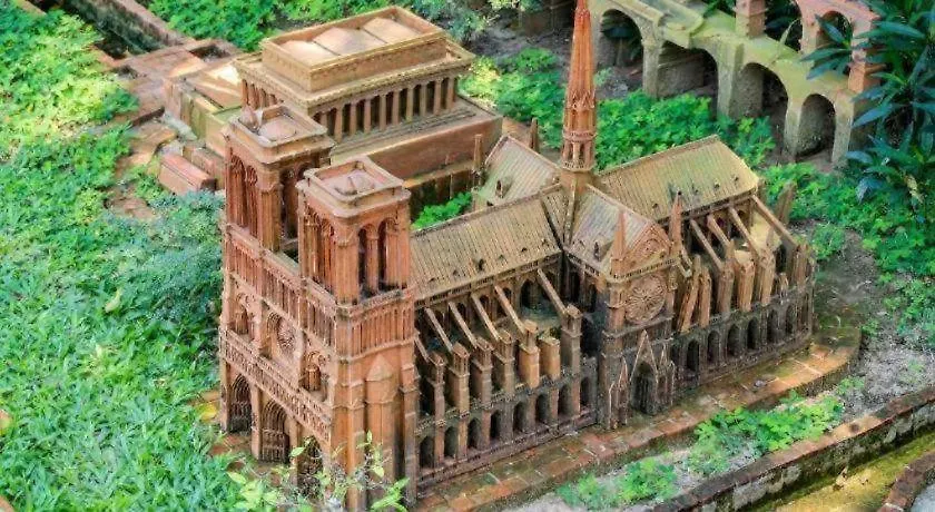 Riverside Pottery Village