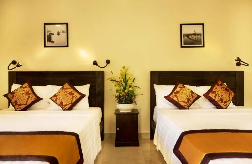 Riverside Pottery Village Hotel