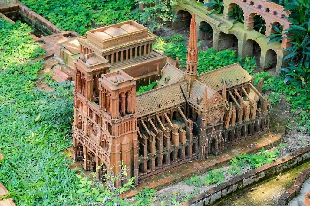 Riverside Pottery Village Hotel