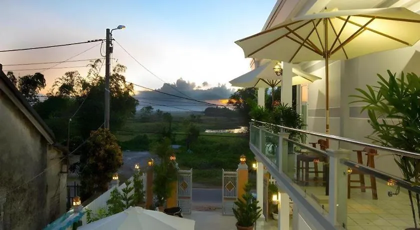 Riverside Pottery Village Hotel